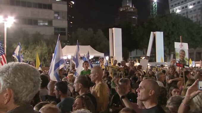 人質解放を待つ大規模集会6万人超参加　トランプ政権特使らも　貢献度が低いとみられたかネタニヤフ首相には厳しい反応が…　イスラエル