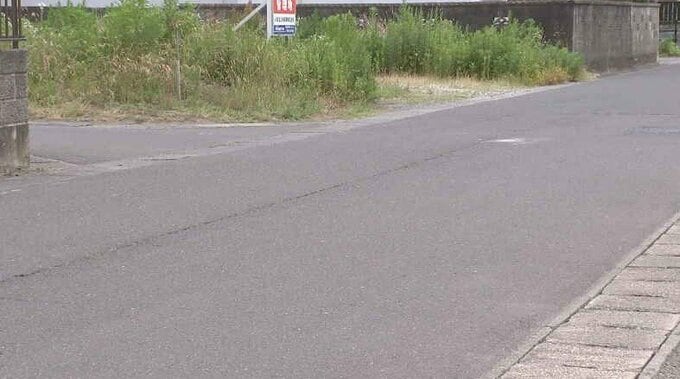 信号のない交差点で乗用車とオートバイ出合い頭に衝突　オートバイ運転の50代男性けが　宮城・亘理町|TBS NEWS DIG
