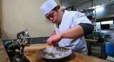 亡き父の思い受け継ぎ45年間、ふぐ料理専門店閉店へ…コロナ禍の売り上げ低迷と老朽化「いつかまたここで」思いを胸に包丁振るう「集大成」特別コース | SBC NEWS | 長野のニュース | SBC信越放送