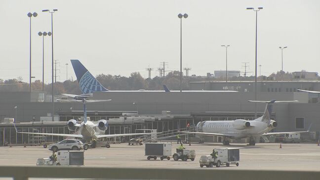トランプ大統領　航空管制官に職場に戻るよう呼びかけ「減給」の脅しも　政府機関の一部閉鎖で無給が続く中…|TBS NEWS DIG