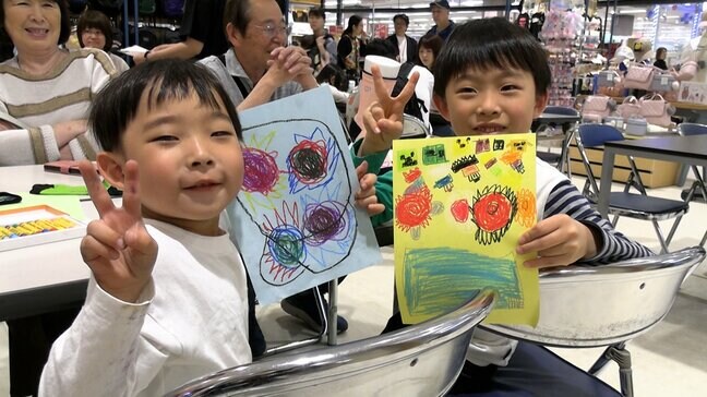 【連休最終日】子どもたちが靴下のデザインに挑戦 ペットボトルを再利用した糸で作る靴下に印刷【岡山】|TBS NEWS DIG