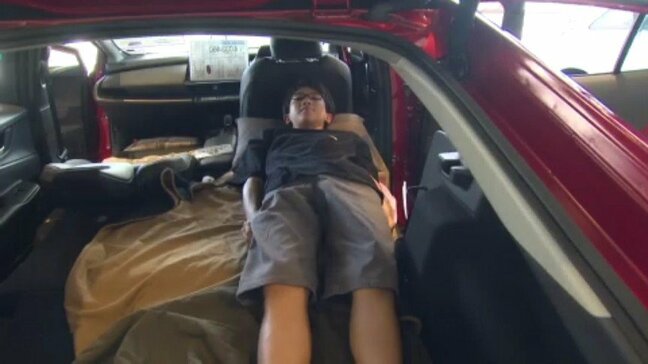 災害時の避難生活“車中泊"を体験　「エコノミークラス症候群」予防には?|TBS NEWS DIG