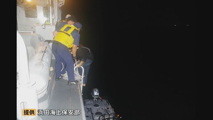 中国人留学生が釣りをしようと海水浴場の砂浜からミニボートで沖へ…雨で転覆、航行不能に→携帯電話などないまま漂流　心配した友人の通報で、海保の巡視船艇2隻が出動…奇跡的に救助　意識あり・けがなし|TBS NEWS DIG