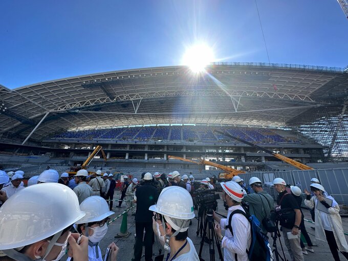 大屋根 完成間近　新サッカースタジアム　内部を公開　大型のメインビジョンも完成　|　RCC NEWS | 広島ニュース | RCC中国放送