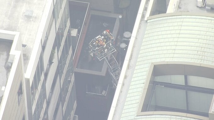 【速報】東京・銀座の11階建てマンション5階から出火 1人けが 東京消防庁などが消火活動中|TBS NEWS DIG