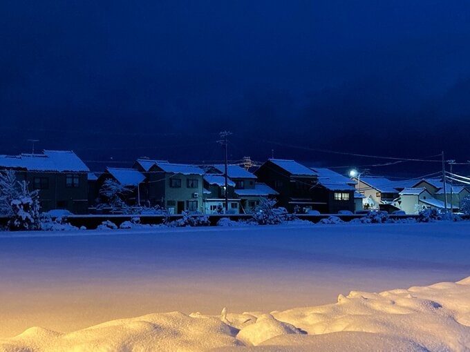 【大雪情報】富山県内の一部に大雪波浪警報　富山で20センチ超の積雪　さらに25日朝までに平地で30センチの降雪予想　|　富山のニュース｜天気・防災｜チューリップテレビ
