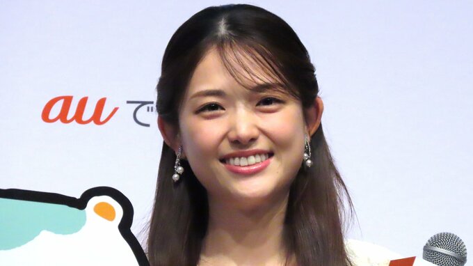 【 松村沙友理 】「私の娘に似ている」子りんご似のキャラクターを抱きかかえ「母性湧いちゃう」すっかりママの顔|TBS NEWS DIG