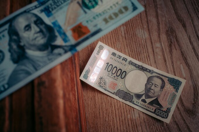 円は1年8カ月ぶり160円台、イラン停戦見えずドル高圧力－債券下落へ