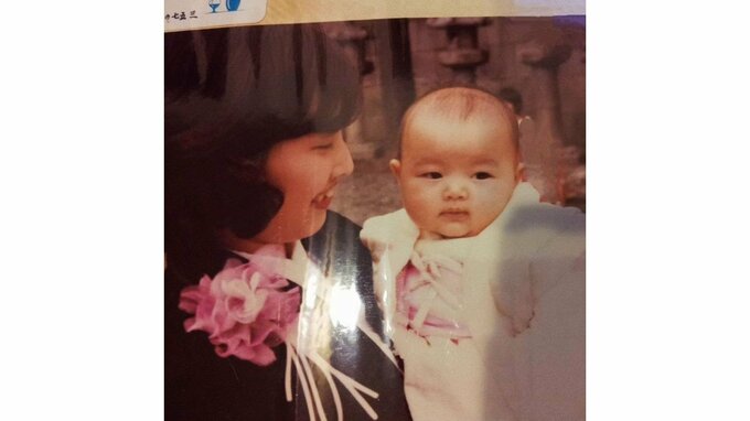 【母の日】中村仁美さん　「写真は実母と私です」　母親と幼少期の2ショット写真を公開|TBS NEWS DIG