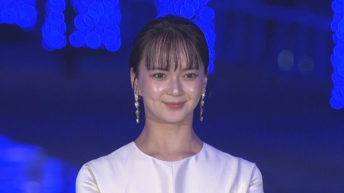 【 多部未華子 】　東京・渋谷　「青の洞窟」点灯式に出席　「実は去年も見に来ていました」|TBS NEWS DIG