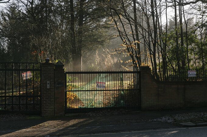 イラン新指導者が築いた投資帝国－ロンドン豪邸から欧州ホテルまで