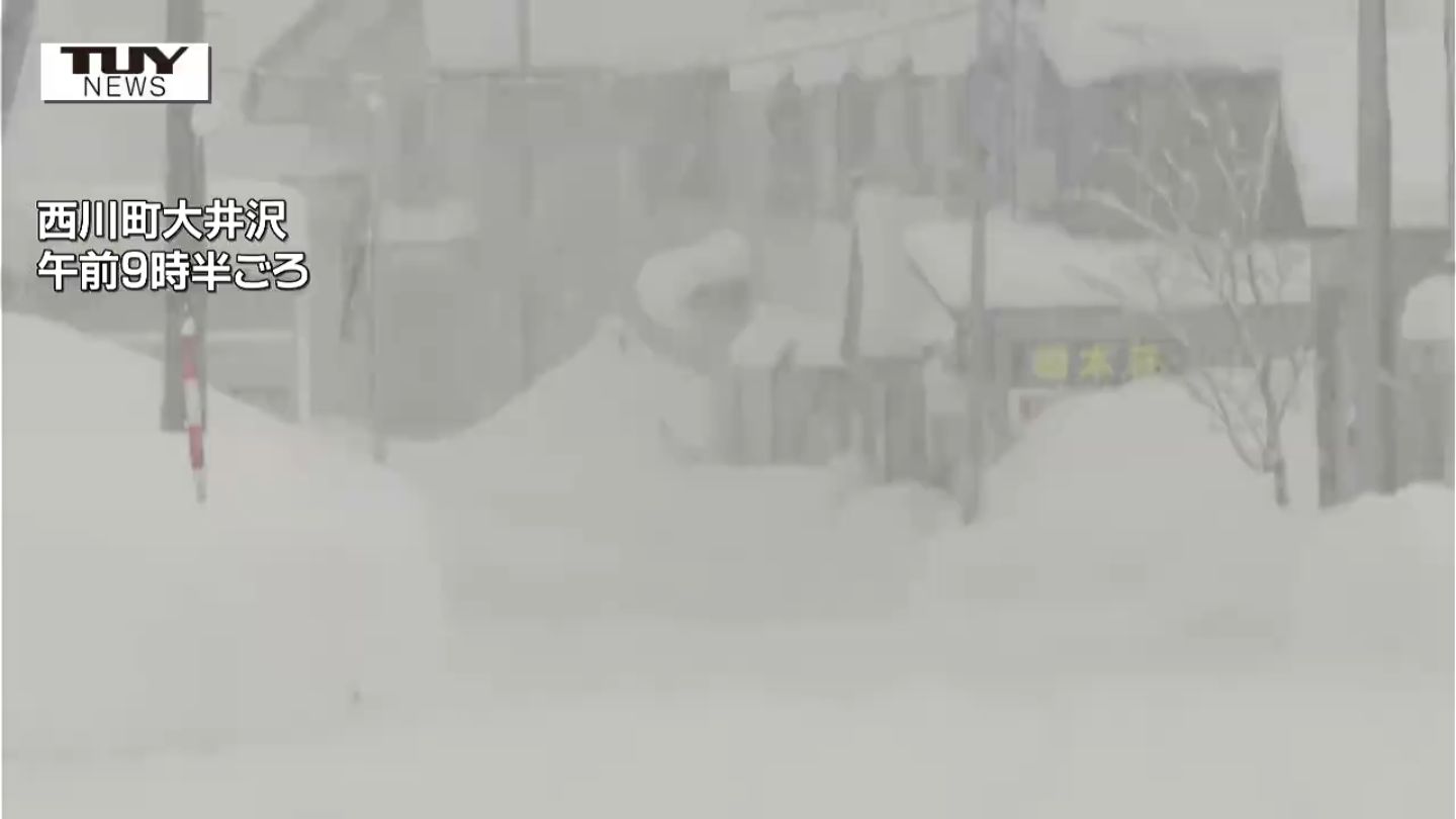 飛島への定期船は22日連続欠航 きょうの県内は多くの所で雪 朝早くから