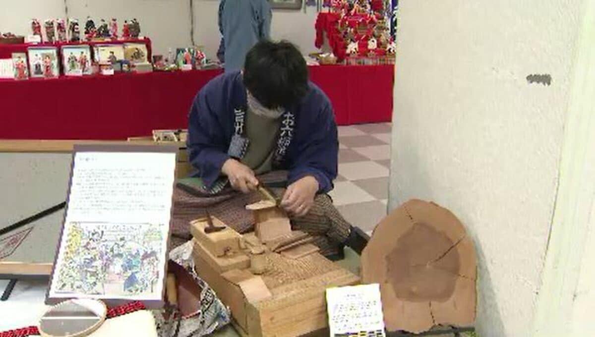 手描き友禅の繊細な職人技の実演も間近で…展示とともに販売も、3月末で閉店の井上百貨店で最後の「長野県伝統工芸品展」 | TBS NEWS DIG