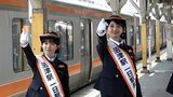 「みなさんを激推ししたい」『ラブライブ!サンシャイン!!』声優の小宮有紗さん&降幡愛さんがJR沼津駅の1日駅長に | 静岡のニュース | SBSNEWS | 静岡放送
