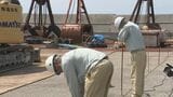 石川・志賀町の海岸に漂着した巨大ホース 撤去作業が開始 今秋完了の見込み　|　石川県のニュース｜MRO北陸放送