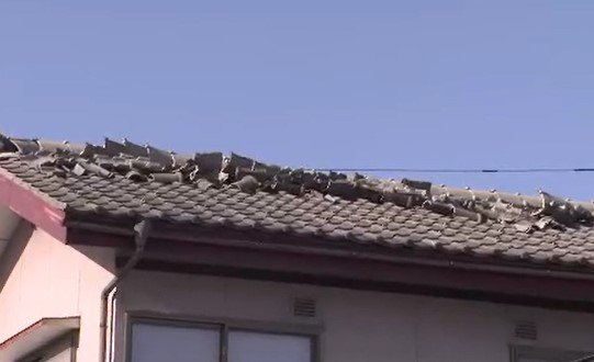 最大震度5強の地震で屋根瓦損壊など３２件の被害…２度の大きな揺れ　１９日正午までに１８回の地震…大町市や長野市などで被害状況の確認や復旧進める　|　SBC NEWS | 長野のニュース | SBC信越放送