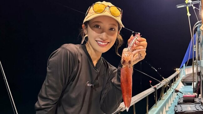 【 片原恵麻 】 「久々のイカ釣りは、乗った時のズドンがやっぱりたまらなく最高でした」　先日は「３００キロ超」の巨大クロマグロを釣り上げ、話題に|TBS NEWS DIG