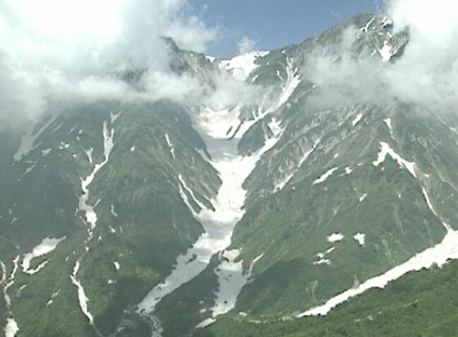 大雪渓を下山中に転倒…北アルプス白馬岳で５９歳男性を救助　ひざにけが|TBS NEWS DIG