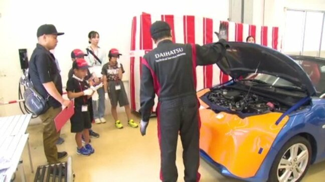 「車の中にたくさん機械があってすごい」愛媛ダイハツで小学生が電気や自動車の仕組みを学ぶ 愛媛・松山市|TBS NEWS DIG