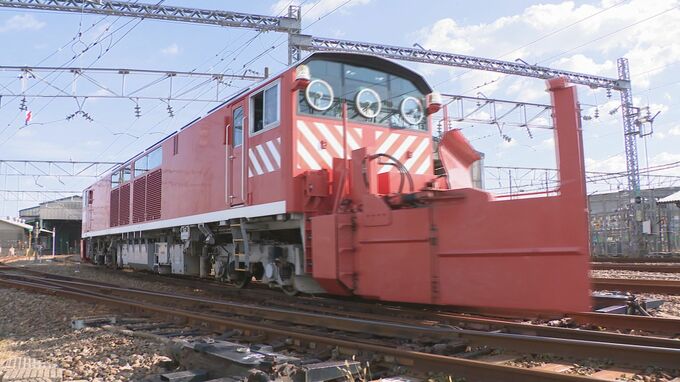 「これから本格的な冬」IRいしかわ鉄道で線路に積もった雪を飛ばすラッセル車の試運転|TBS NEWS DIG