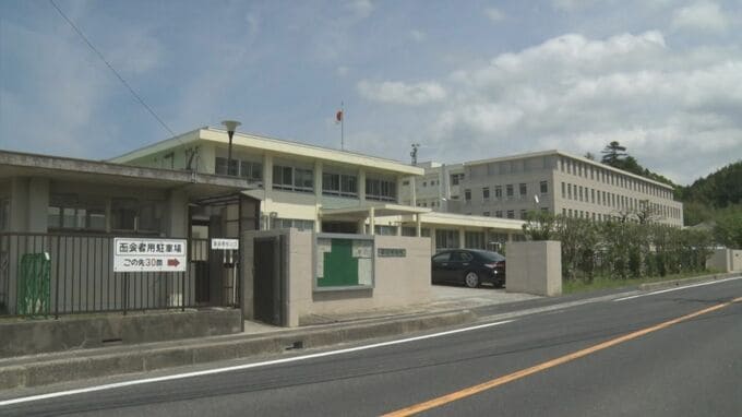 刑務所の机を蹴って壊し、刑務官3人に対し胸倉をつかむ・太ももを蹴る・頭突きの暴行…40代の男性受刑者を書類送検　松江刑務所|TBS NEWS DIG