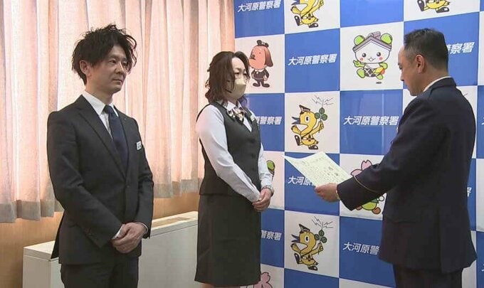 「京都の事件もあって怖いなと」始業式の朝 女子児童が登校せず一時行方不明に　解決に貢献した百貨店の店員に感謝状|TBS NEWS DIG