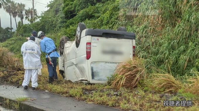 鹿児島市の国道10号でワゴン車横転　歩道乗り越えひっくり返る|TBS NEWS DIG