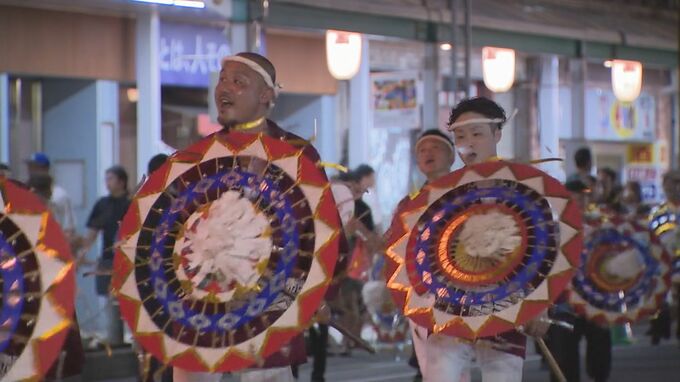 鳥取しゃんしゃん祭　名物の一斉傘踊傘踊で熱気に包まれる　|　BSSニュース | BSS山陰放送