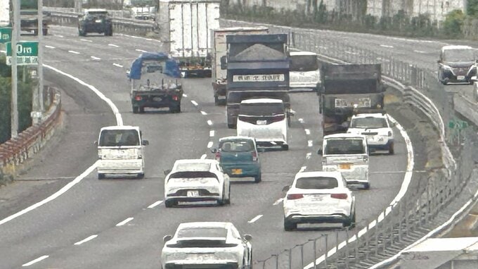関越自動車道に横たわっていた公務員の男性（27）が後続車にはねられ死亡　近くにはエンジンのかかったままの乗用車　埼玉県警|TBS NEWS DIG