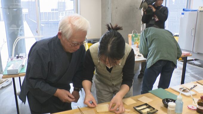 「芸術作品にも金箔の活用を」金沢美大生が 金箔の扱い方を学ぶ　|　石川県のニュース｜MRO北陸放送