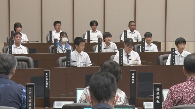 「廃校の跡地利用は？」「交通弱者対策は？」 中学生が市当局に次々質問　宮古島で「子ども議会」|TBS NEWS DIG