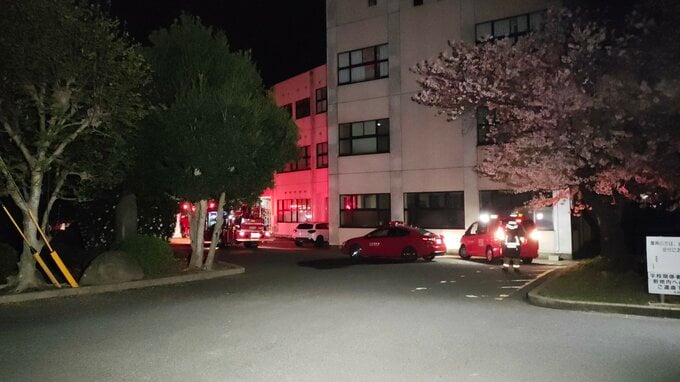 【速報】高校のグラウンドで倉庫を焼く火事　通報から約15分後に鎮火【長崎・大村市】|TBS NEWS DIG