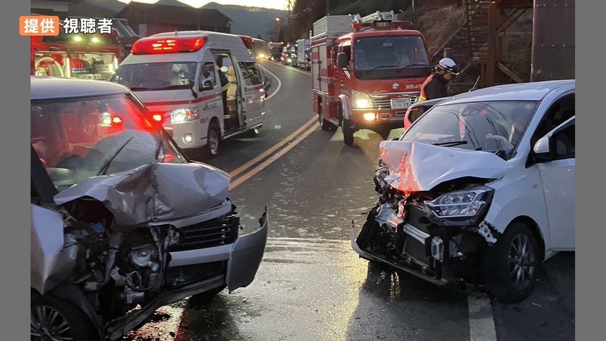 21歳男性がセンターラインはみ出し正面衝突 対向の軽乗用車に乗ってい