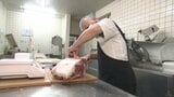 「牛・豚・鶏すべてが高い…」仕入れ値が去年の最大1.5倍に高騰。松山市の精肉店が明かす苦悩と、今選ぶべき「お得な肉」|TBS NEWS DIG
