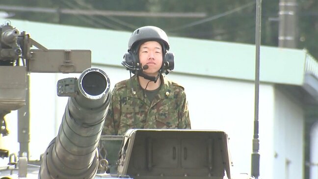 陸上自衛隊玖珠駐屯地で二十歳のつどい 戦車と並び15人が門出 大分|TBS NEWS DIG