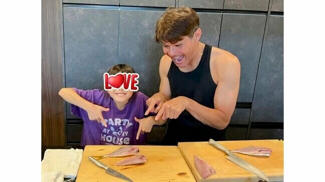 【照英】「私も手伝いたい」東京湾で釣ったアジを8歳次女と三枚おろし 「驚きの器用さ」に父親感動の瞬間|TBS NEWS DIG