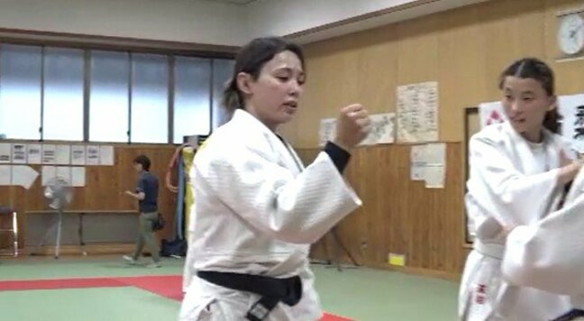 「世界中で指導、柔道の魅力広めていきたい…」パリ五輪の金メダリスト・出口クリスタさんが柔道教室…妹のケリーさんも指導…得意技の大外刈りや大内刈りのコツを伝授！|TBS NEWS DIG