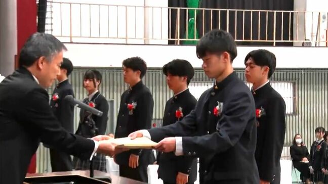 618人が学び舎をあとに　鹿児島高校で卒業式「とても楽しい充実した3年間だった」|TBS NEWS DIG