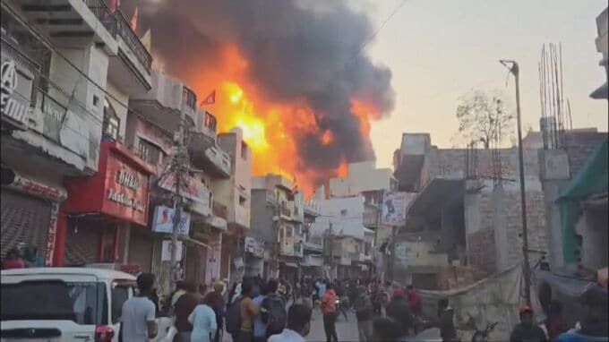 インド塗装工場で火事11人死亡　爆発で建物倒壊|TBS NEWS DIG