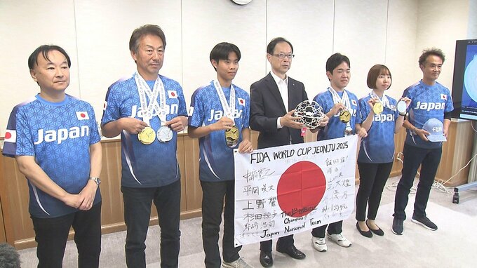 ドローンサッカーW杯で初代王者　大分県の高校生が佐藤知事に優勝報告　|　大分のニュース｜OBS NEWS｜大分放送