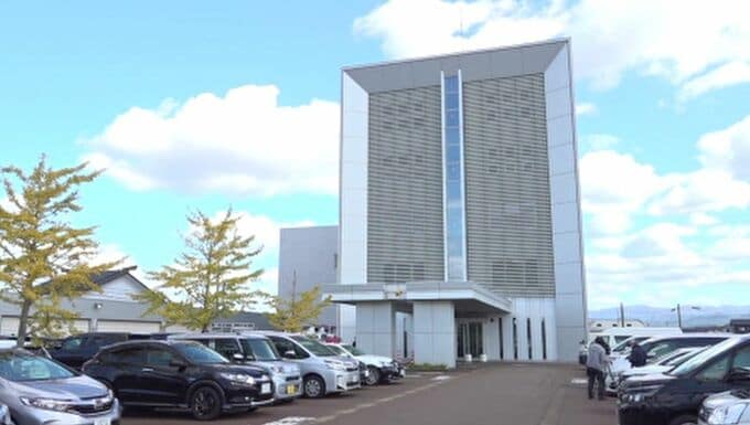 学校の女子トイレにカメラ設置し盗撮の疑い 小学校教諭の42歳の男を逮捕|TBS NEWS DIG