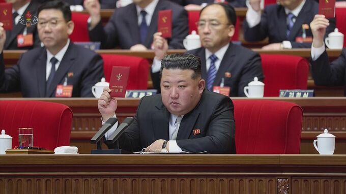 金正恩氏を最高指導者の「総書記」に再任　再任理由は「核と経済」
