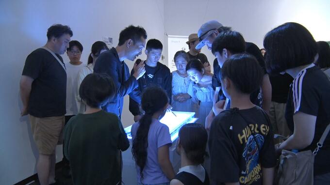 魚や爬虫類の『透明標本』展　作家の冨田伊織さんがギャラリートーク 「生き物の見方を広げて」|TBS NEWS DIG