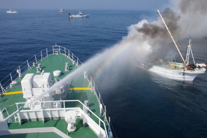 平戸沖で漁船火災　火災発生からおよそ３時間後に沈没　乗船者2人は仲間の船が救助　|　長崎のニュース | 天気 | NBC長崎放送