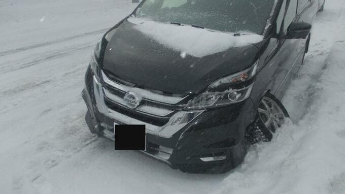 走行中の乗用車から左前タイヤ脱落　ボルト１本破損　巻き込まれた人や物なし…去年11月に業者が交換　警察は車両の点検整備を呼びかけ　|　北海道のニュース｜HBC北海道放送