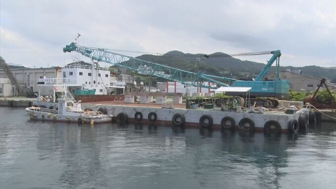 「人が船と岸壁に挟まれた…」作業中の潜水士が死亡　台船着岸の指揮をとっていたクレーンオペレーターや船団長など４人を書類送検　原因は？国の運輸安全委員会の報告書も　|　BSSニュース | BSS山陰放送