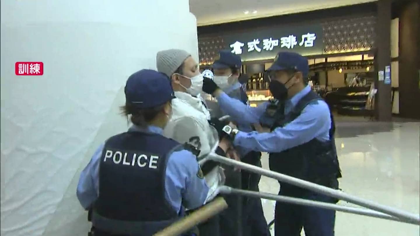 訓練 ショッピングモールに 刃物を持った不審者発見 客の避難誘導 不審者の逮捕手順を確認 岡山市 Tbs News Dig