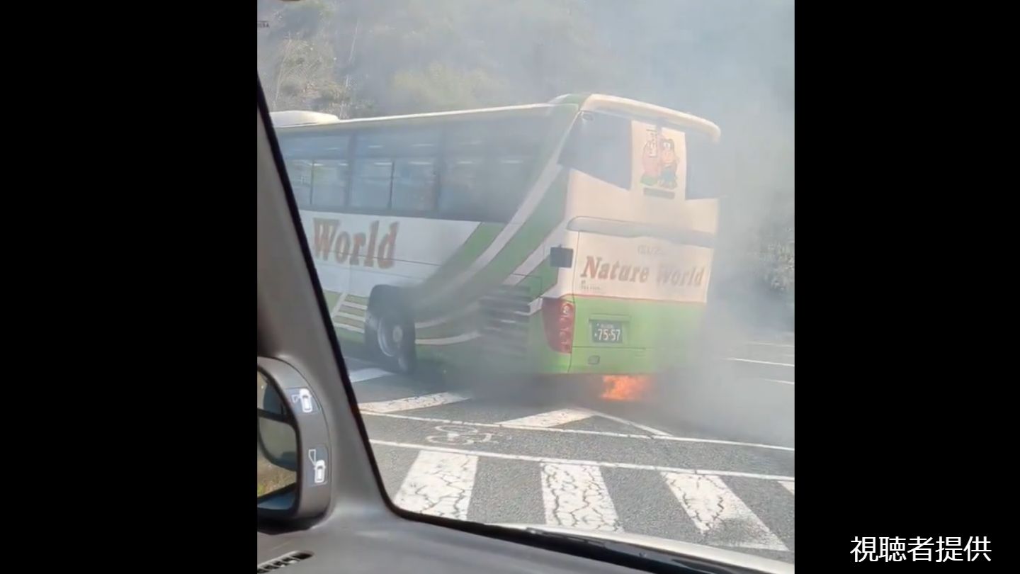 【速報】「バスが燃えている！」走行中のバスが火を噴いているのを目撃　けが人なし【岡山・東区】