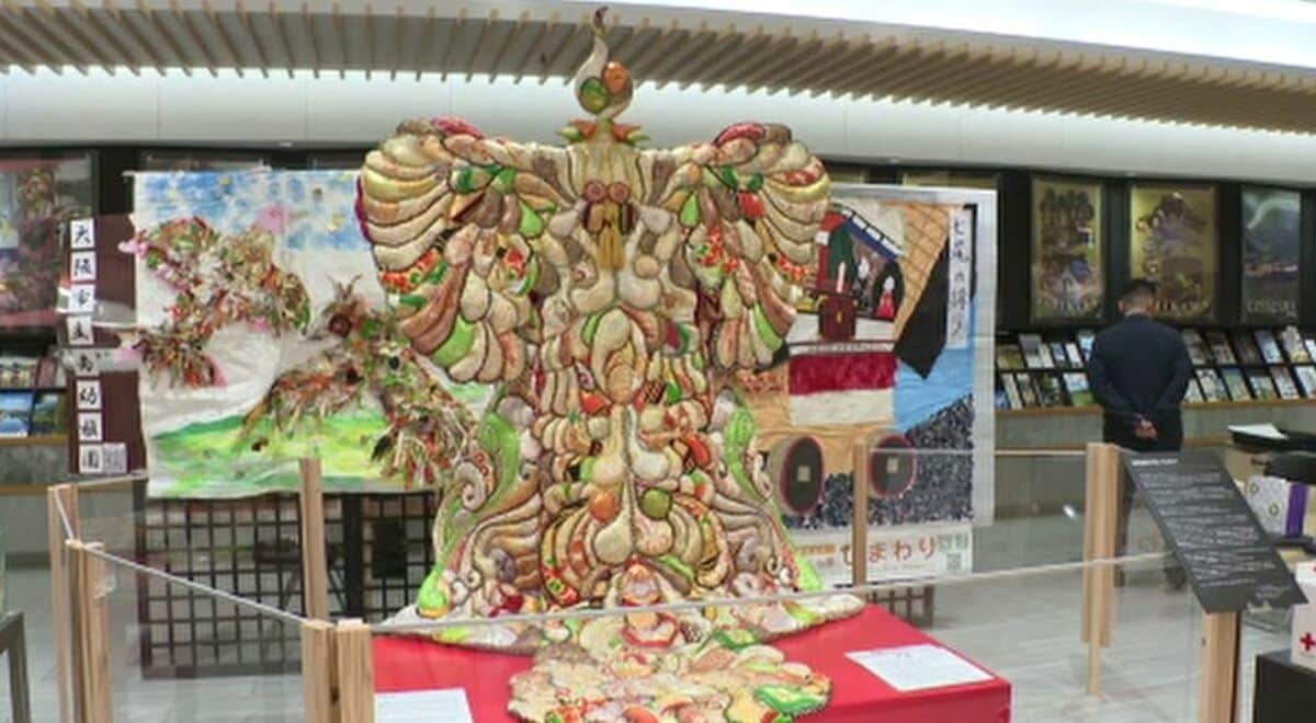 Nanako 金沢駅数量限定 トミネコさん・金沢駅にはカラフルなだるま