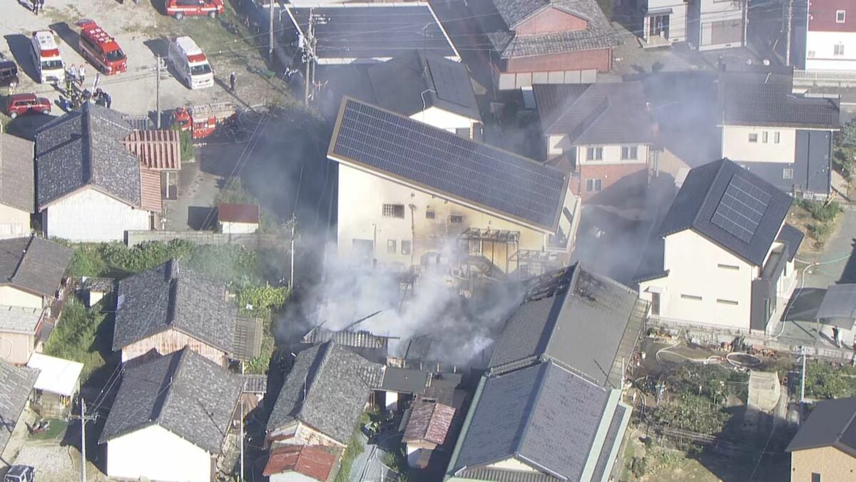 【速報】住宅火災で2人ケガ 4人と連絡取れず 「建物が燃えている」と近隣住民から通報 三重・津市